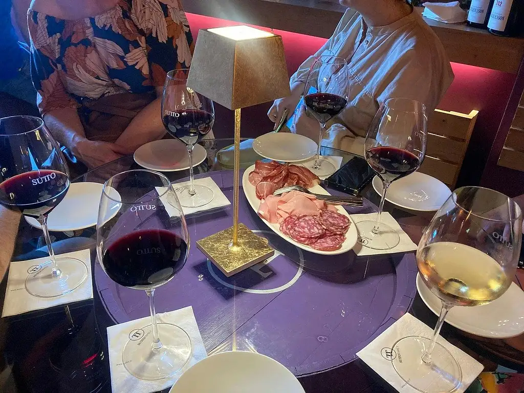 Street Tour and Food Tasting with the Best Bars of Milan