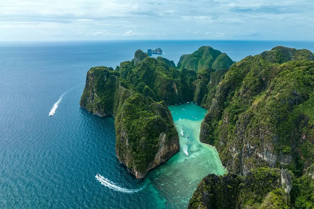 Phuket to Krabi Full Day Trip with Private Longtail Boat Tour in Phi Phi