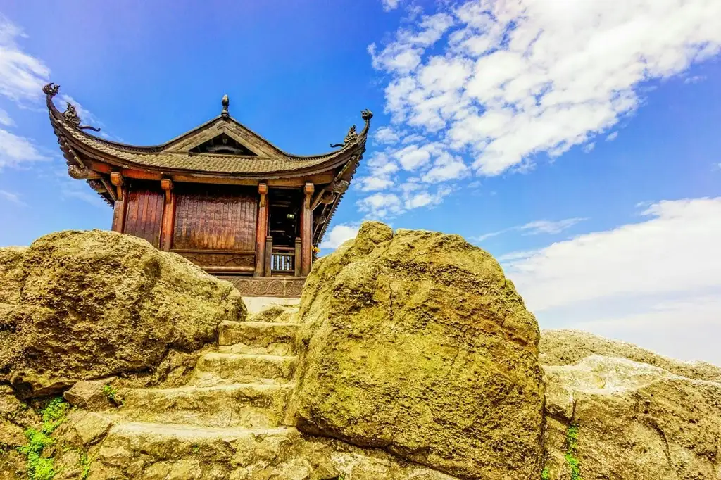 Full-day Yen Tu Mountain Tour | From Hanoi